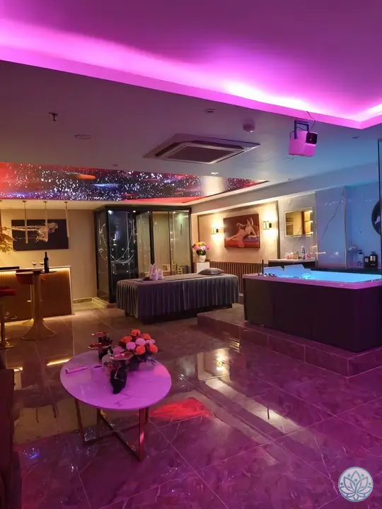 넓고 아늑한 마사지 룸