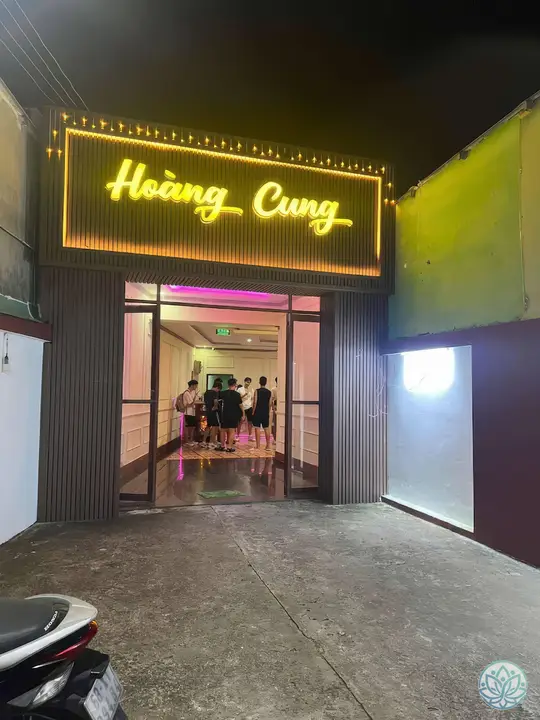 황궁 마사지 네온사인 입구